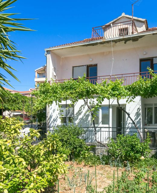 Apartments With Parking Space Trogir - 23849