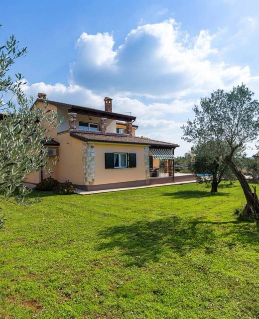 Villa Natura s bazenom okružena zelenilom Sveti Lovrec