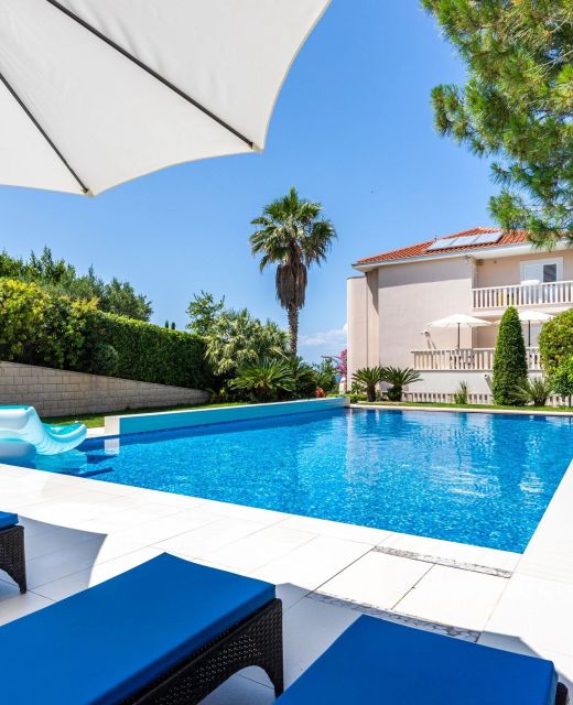 Family-friendly Apartments With Swimming Pool Splitska, Brač - 23224 Splitska