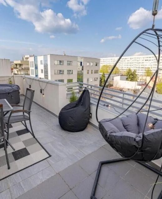 Downtown Loft Apartment with Jacuzzi București