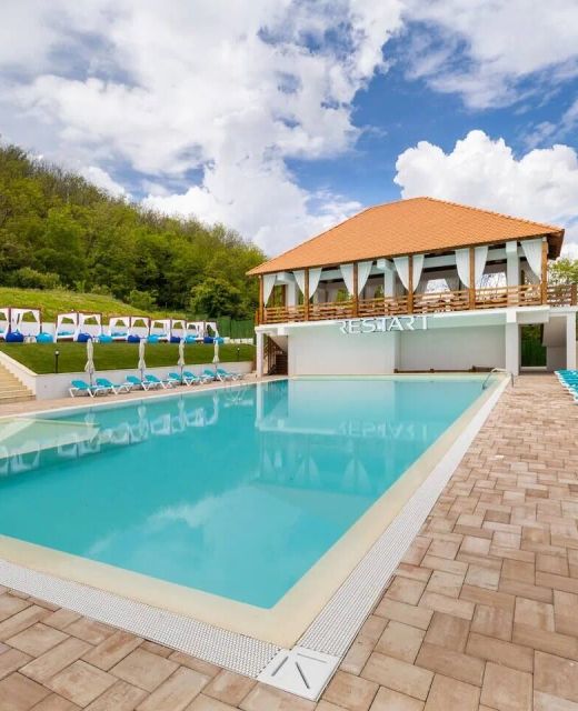 Cozy Family Retreat with Pool CA Micești