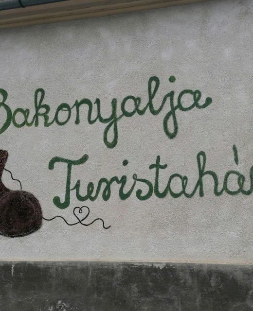 Bakonyalja Turistaház Homokbödöge