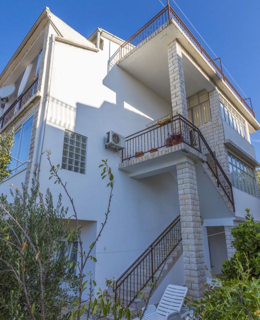 Apartments and Rooms Dotli Selce