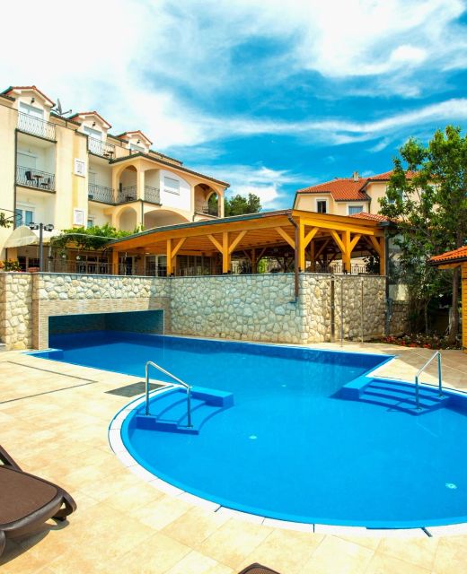 Apartments and Rooms Vitomir Lopar