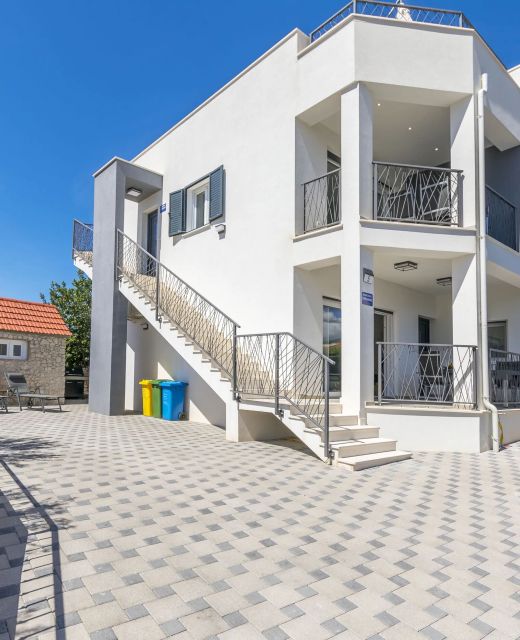 Apartments Lonamare Rogoznica