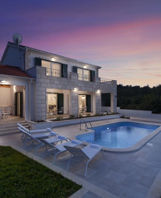 Seaside Luxury Villa With A Swimming Pool Cove Makarac, Brač - 22637 Makarac