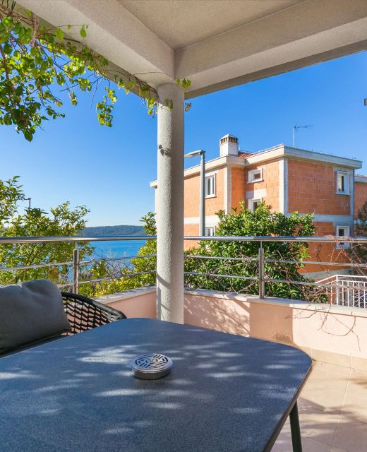 Apartments With Parking Space Trogir - 23910