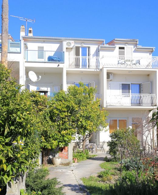 Family Friendly Seaside Apartments Podstrana Split - 23954