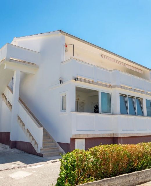 Apartments With Parking Space Rab - 24367