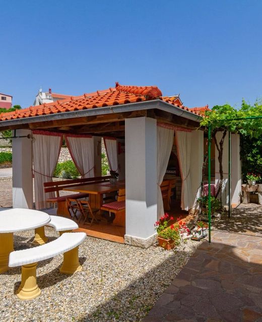 Apartments With Parking Space Palit, Rab - 24376 Palit
