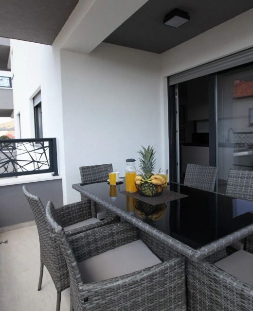 Apartments With Parking Space Trogir - 24605