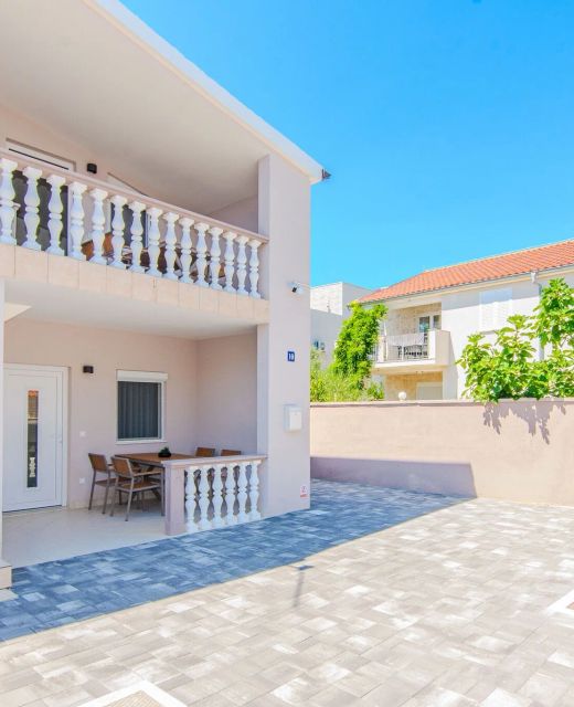 Apartments Mucaj Vir