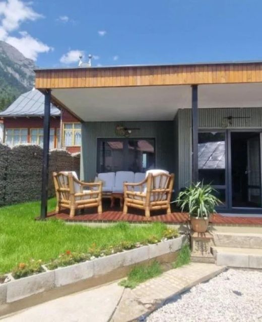 Alpine Yard Nest Buşteni