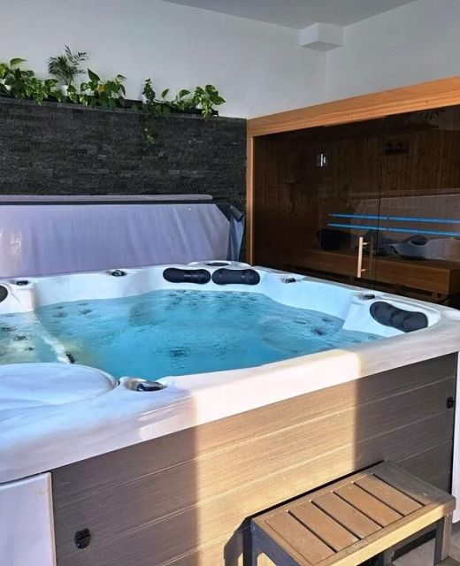 Domek z jacuzzi "Cztery Pory Roku" Czchów