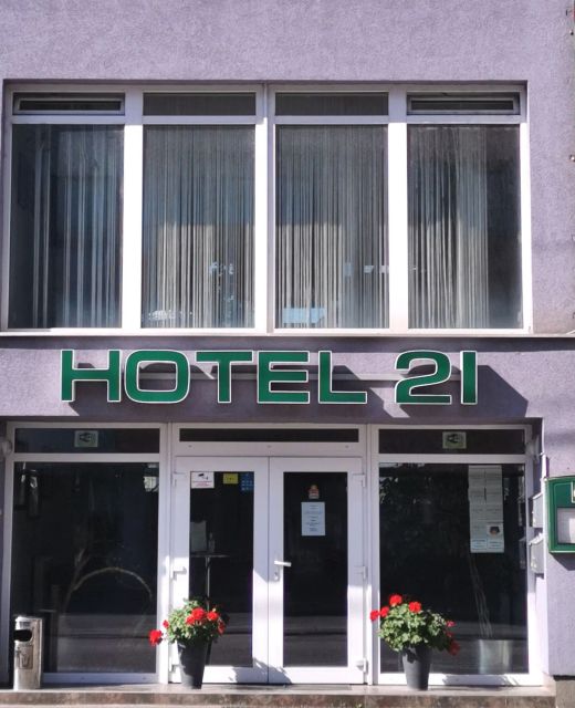 Hotel 21***