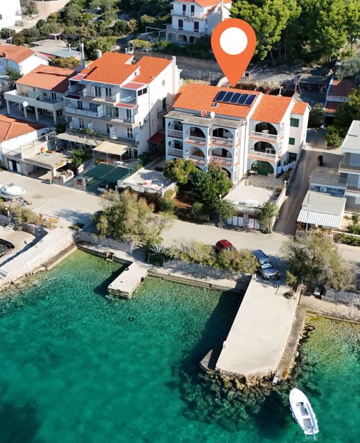 Apartment and Rooms Ive Tisno