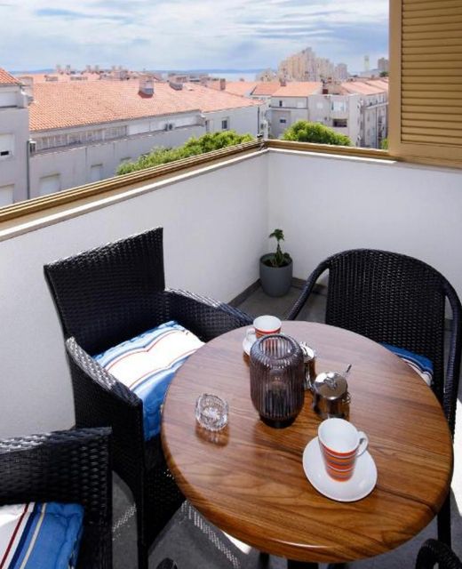 Apartments With Parking Space Split - 24662