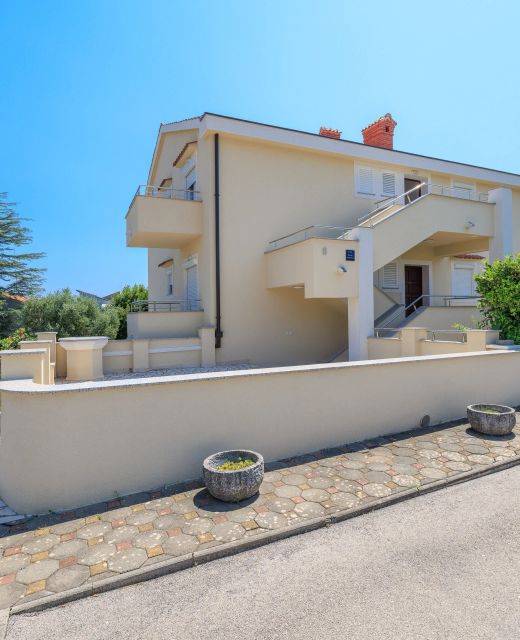 Apartments With Parking Space Krk - 24809