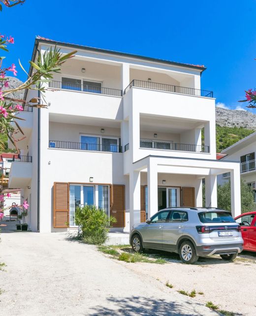 Family Friendly Seaside Apartments Duće, Omiš - 24876 Duće