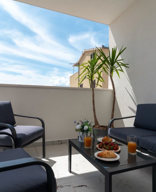 Apartments With Parking Space Trogir - 24927
