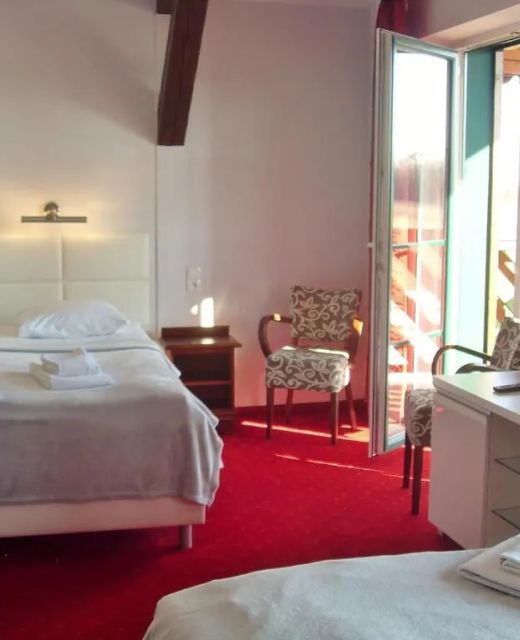 Apartament rodzinny 4-osobowy z balkonem z panoramicznym widokiem komfortowa Mazurska Chata Mikołajki