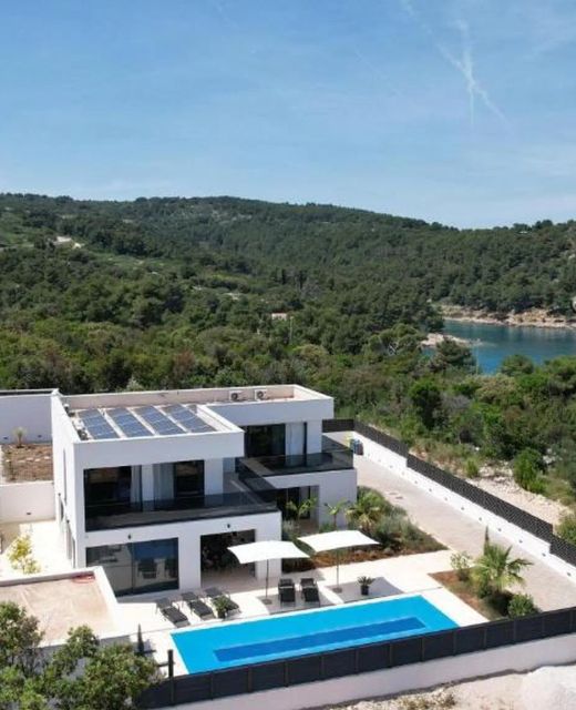 Villa Olynthia Rogac