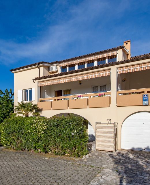 Apartments With Parking Space Punat, Krk - 24854 Punat