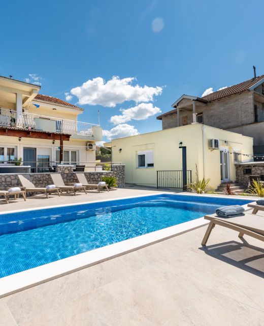 Apartment Neda with Jacuzzi Bilice
