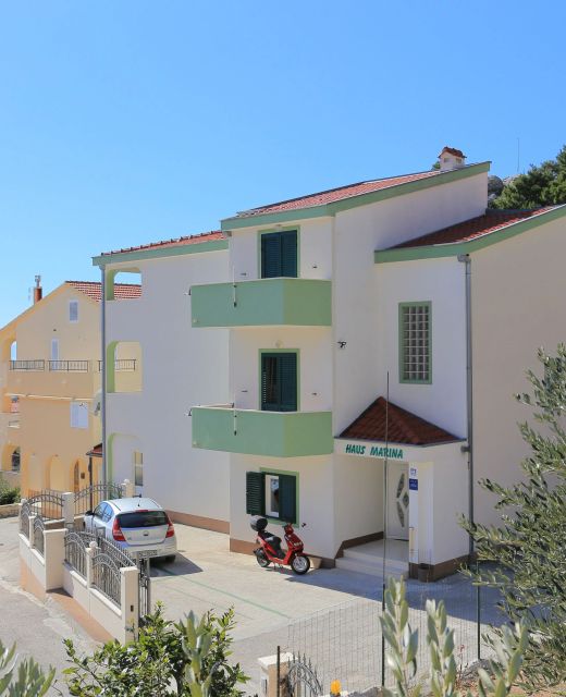 Apartments With Parking Space Makarska - 25063