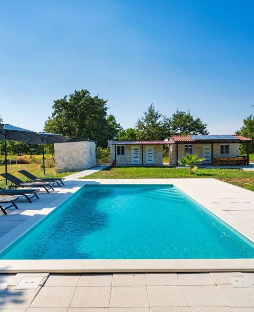 House Relax sa teniskim terenom Posedarje