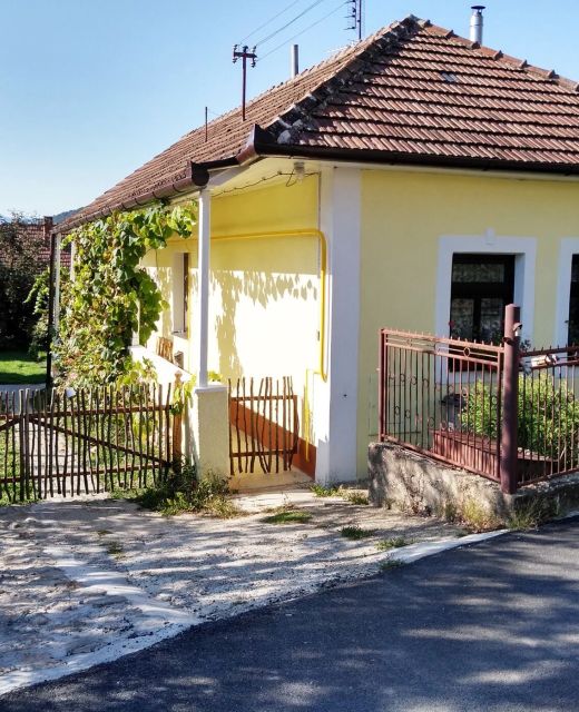 Chalúpka pod horou