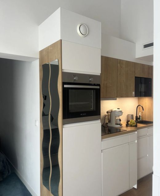 Apartament niebieski centrum Sarbinowo w budynku z restauracją