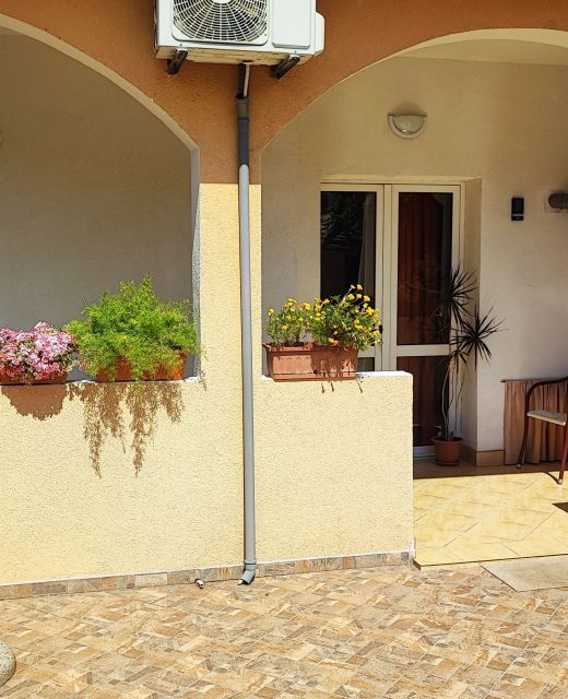 Family-friendly Apartments With Swimming Pool Jelsa, Hvar - 22432 Jelsa