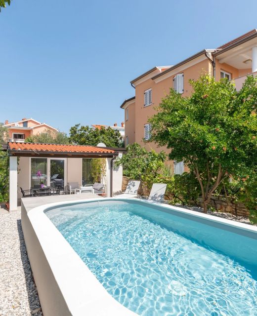 Family-friendly Apartments With Swimming Pool Novigrad - 25236