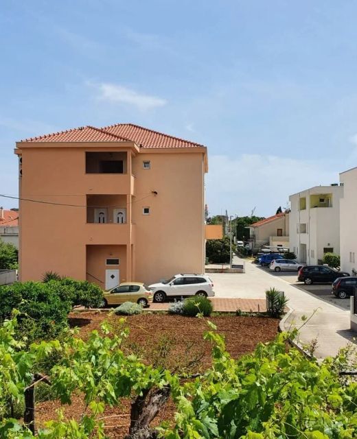 Apartments With Parking Space Trogir - 25305