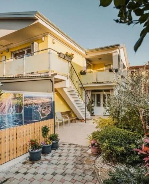 Apartments With Hot Tub Umag - 25324