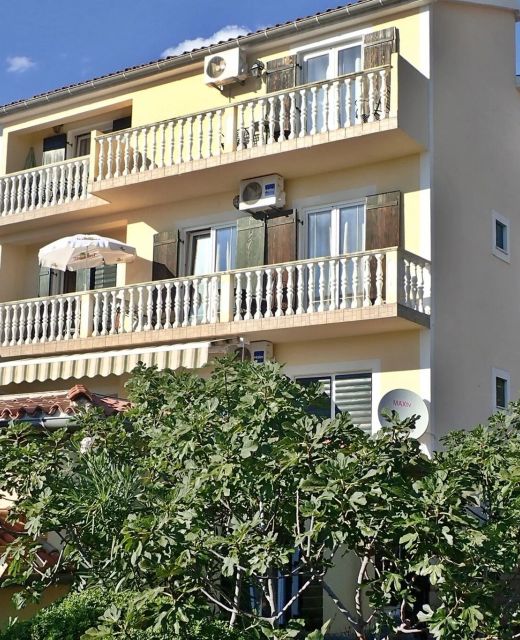 Apartments With Parking Space Starigrad, Paklenica - 25376 Starigrad