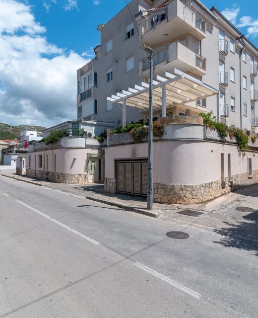 Apartments With Parking Space Trogir - 25406