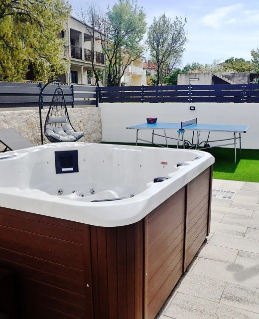 Apartments With Hot Tub Maslenica, Novigrad - 25462 Maslenica