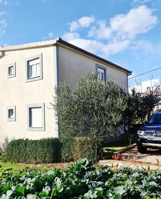 Apartments With Hot Tub Maslenica, Novigrad - 25462 Maslenica