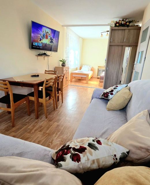 Dom z altaną w ogródku Bardo