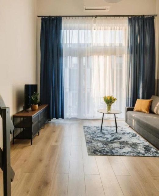 Sleep and Fly with parking, lotnisko, self check in 24-7 - Wrocław - Fair Rentals