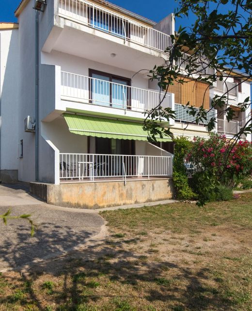 Apartments With Parking Space Punat, Krk - 24857 Punat