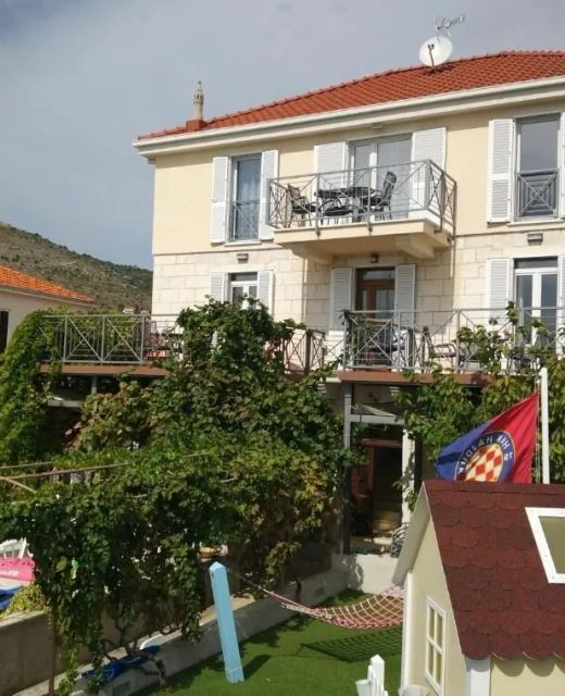 Family-friendly Apartments With Swimming Pool Seget Donji, Trogir - 25167 Seget Donji