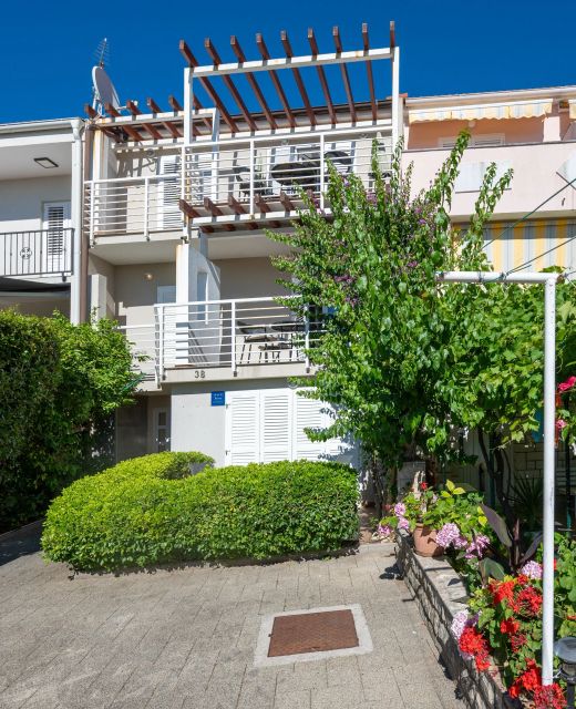 Apartments With Parking Space Novalja, Pag - 25685 Novalja