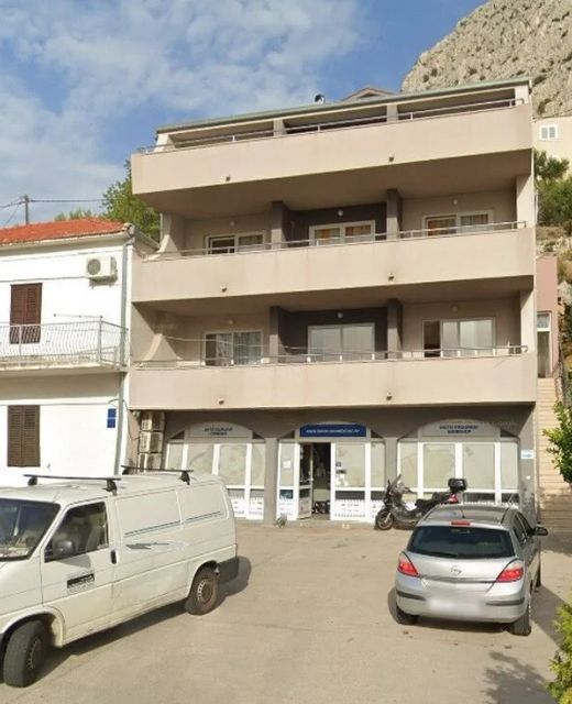 Apartments With Parking Space Omiš - 25816