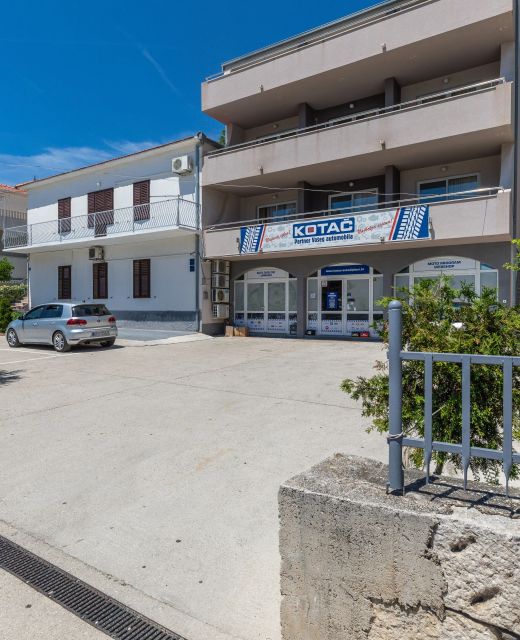 Apartments With Parking Space Omiš - 25816