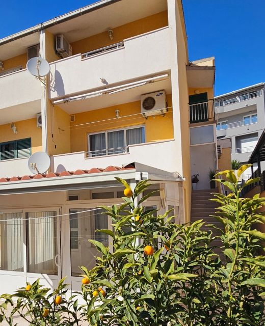 Apartments With Parking Space Makarska - 25826