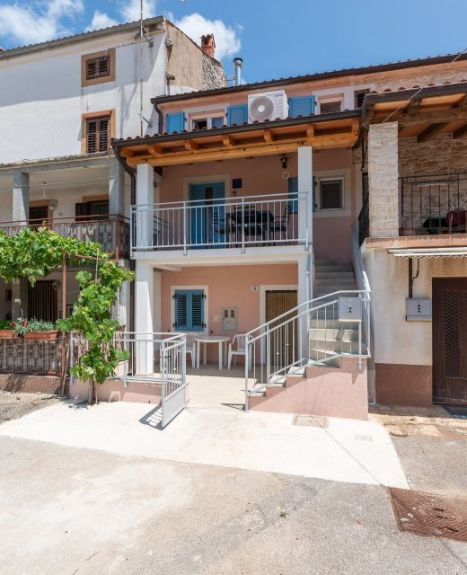 Apartments With Parking Space Novigrad - 25957