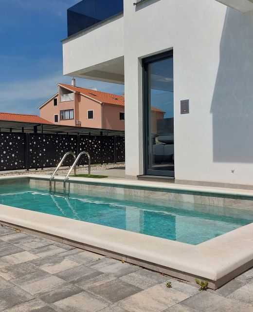 Family-friendly Apartments With Swimming Pool Milovcici, Krk - 25984 Milovčići